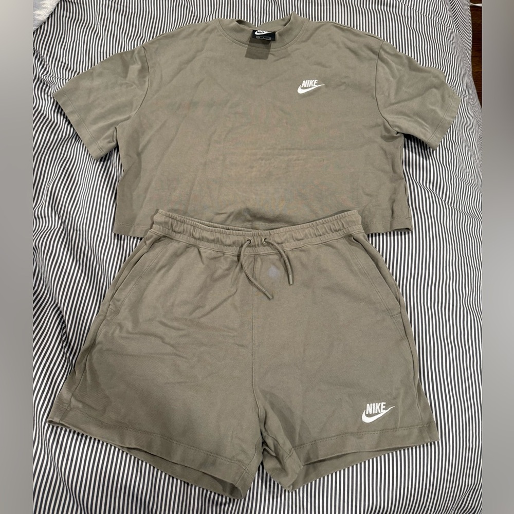 Nike Olive Green T-Shirt and Shorts Set in Small